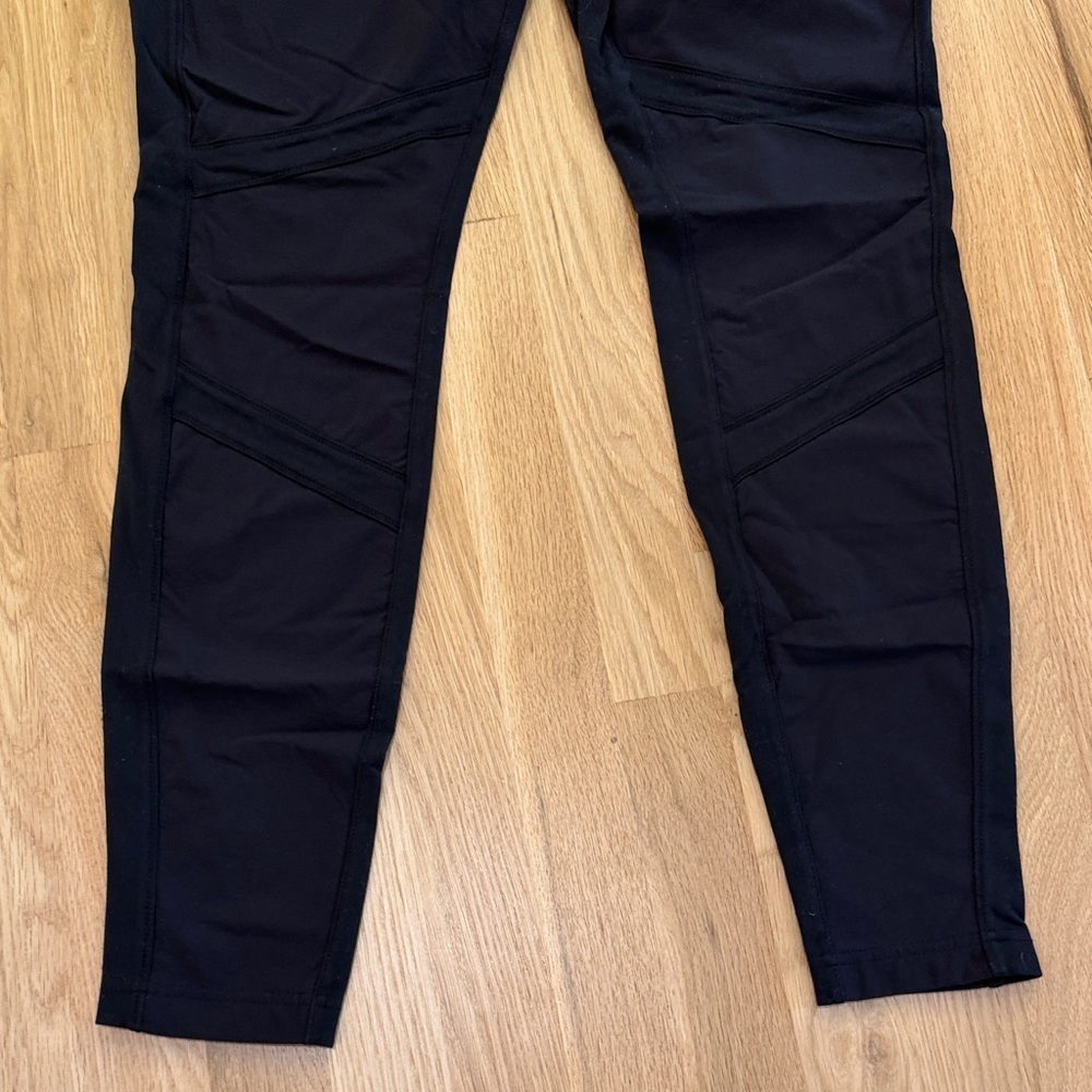Woman’s Athleta Black Activewear Leggings Pants Size 8 - Picture 3 of 6